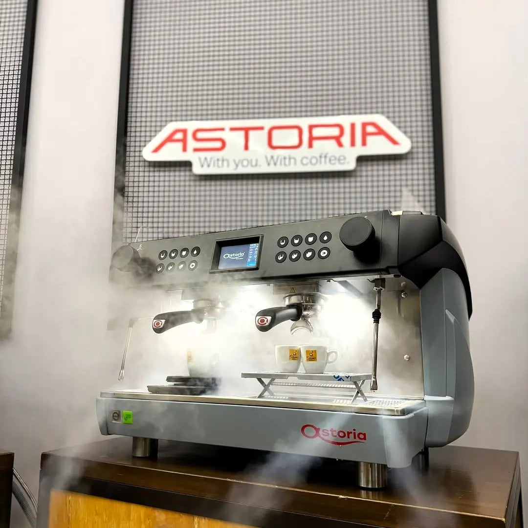Astoria profesjonalny ekspres do kawy w kawiarni na blacie nowoczesne wnętrze gastronomiczne ekspres barowy
