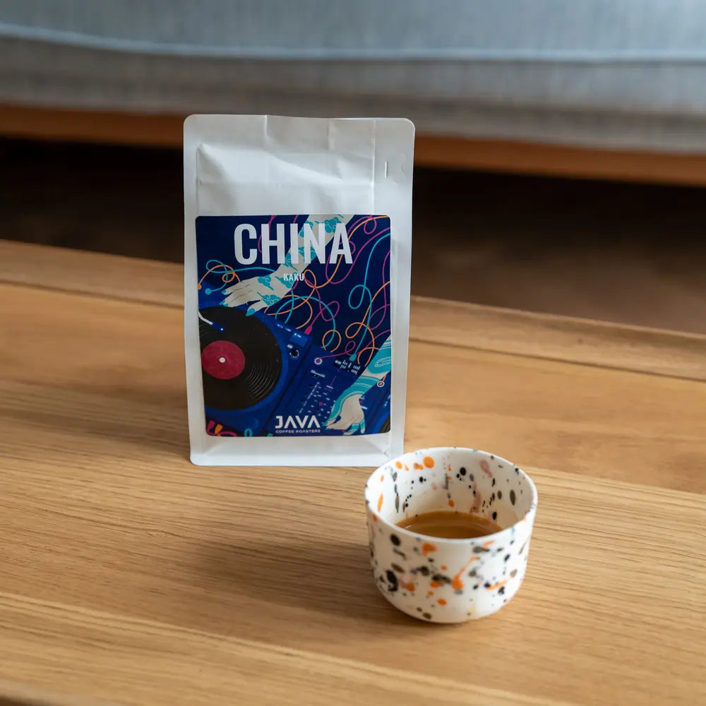 Kawa China Kaku JAVA Coffee Roasters – opakowanie kawy ziarnistej z filiżanką espresso, arabica z Chin do gastronomii i biur