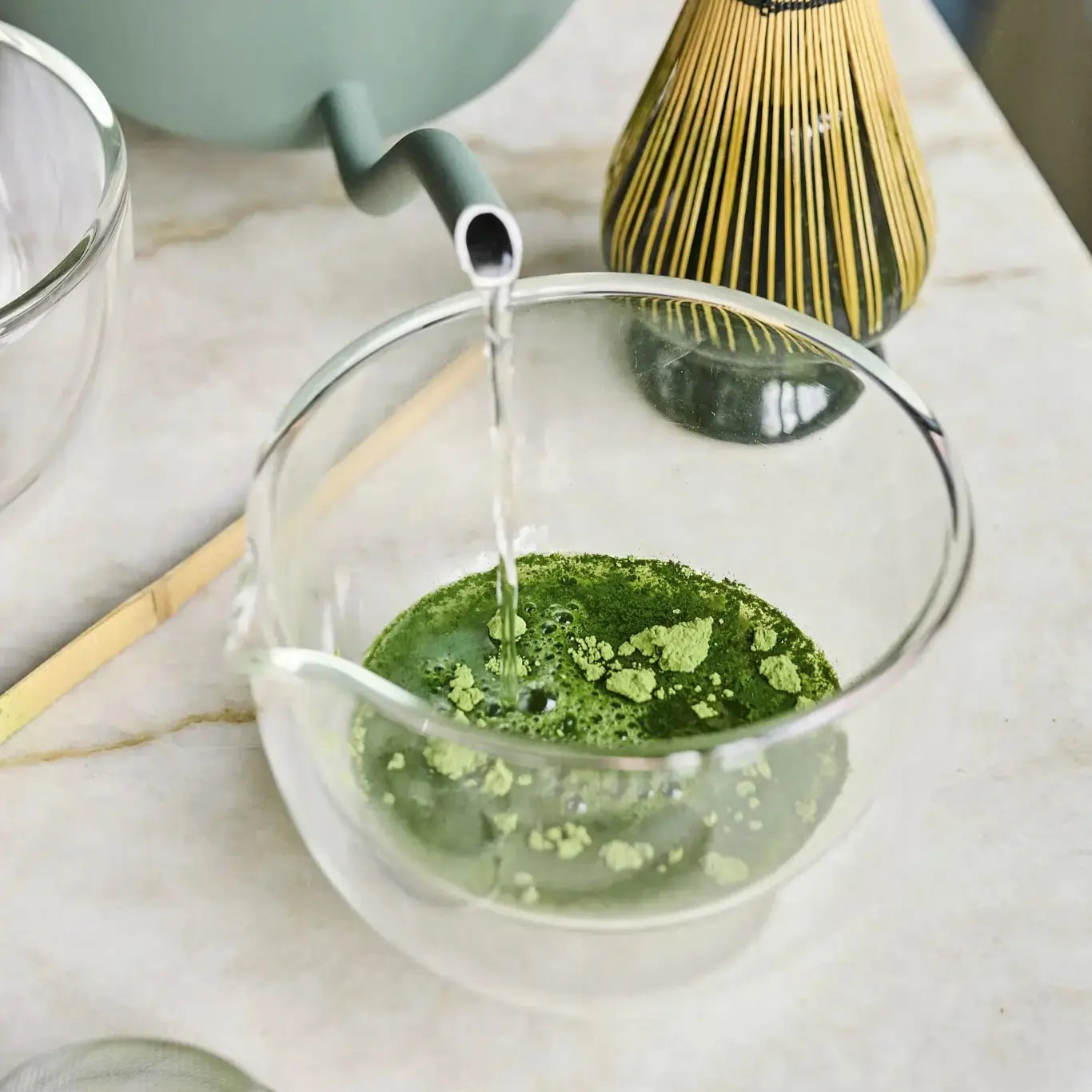 Czarka ceremonialna z dzióbkiem do parzenia matchy