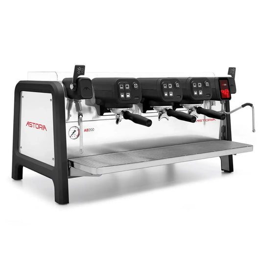 Astoria AB200 profesjonalny ekspres do kawy 3-grupowy detal front panel sterowania i grupy zaparzające