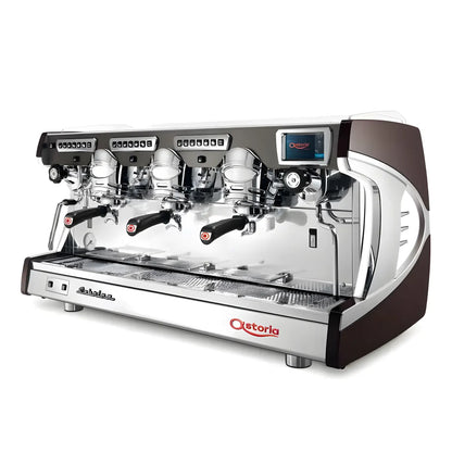 Astoria Sabrina SAE 3GR – profesjonalny trójgrupowy ekspres kolbowy do kawiarni z wyświetlaczem, ekspres gastronomiczny do espresso Astoria