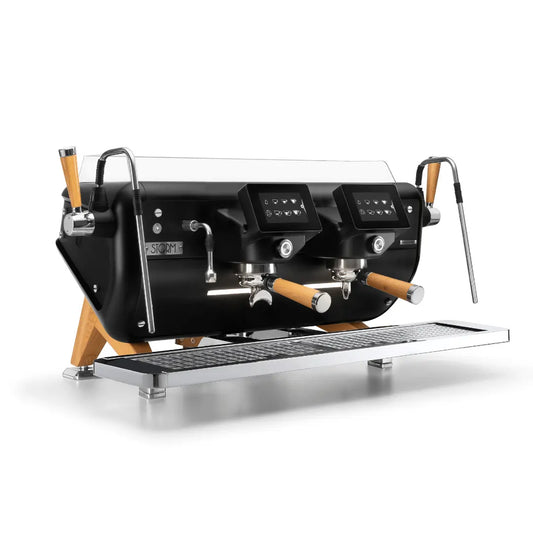 Astoria Storm – profesjonalny ekspres kolbowy 2-grupowy, czarny z drewnianymi elementami, ekspres do kawiarni Astoria Storm 2GR