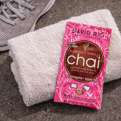 Flamingo Vanilla Chai David Rio – bezkofeinowa i bezcukrowa saszetka chai latte po treningu, wygodna porcja na wynos