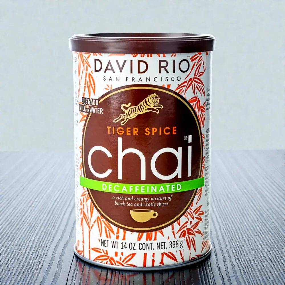 David Rio Tiger Spice Chai Decaffeinated 398 g – bezkofeinowa herbata chai o korzennym profilu, packshot na jasnym tle