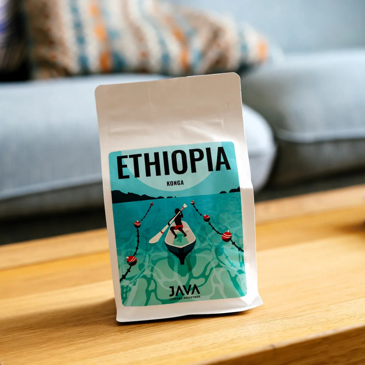 Opakowanie etiopskiej kawy specialty Ethiopia Konga od JAVA Coffee Roasters, przeznaczonej do przelewowych metod parzenia.