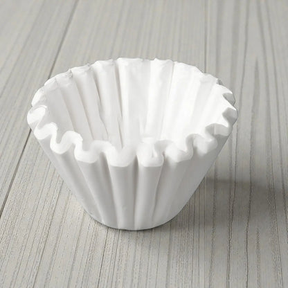 Filtr papierowy Marco BRU do parzenia kawy ustawiony na jasnym blacie
