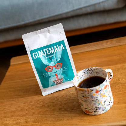 Kawa Guatemala El Sendero JAVA Coffee Roasters w filiżance – kawa specialty z Gwatemali, świeżo palona kawa ziarnista JAVA Coffee Roasters