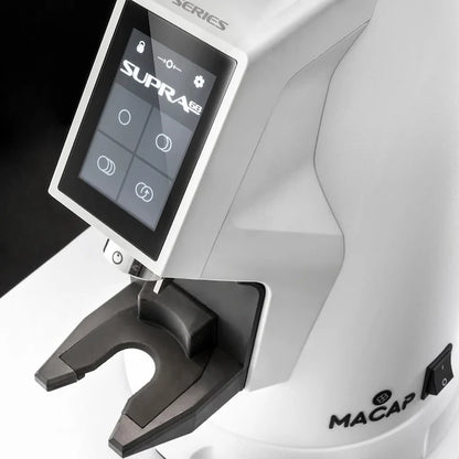 MACAP Supra 68G – dotykowy panel sterowania i uchwyt portafiltra w profesjonalnym młynku do kawy