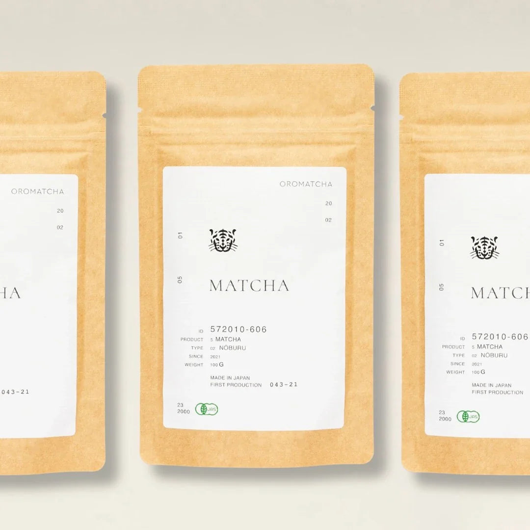 Oromatcha Matcha Noburu – japońska matcha w opakowaniu, minimalistyczny packshot na jasnym tle