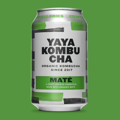 Puszka YAYA Kombucha Maté na zielonym tle – organiczna kombucha z yerba mate, niskokaloryczna i bezalkoholowa.
