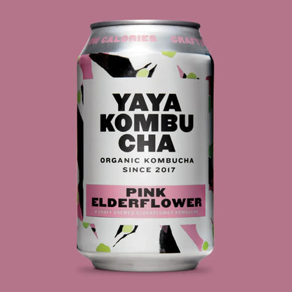  Puszka YAYA Kombucha Pink Elderflower na różowym tle – organiczna kombucha z kwiatem czarnego bzu, niskokaloryczna i rzemieślnicza.